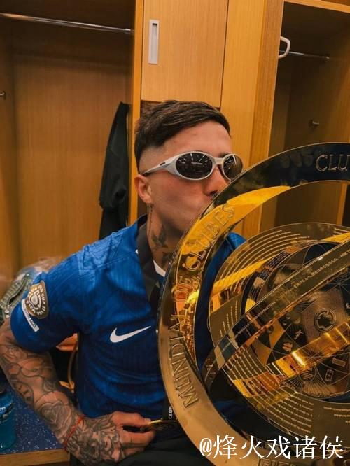 世俱杯夺冠！切尔西中场恩佐更新社媒，晒夺冠庆祝照片